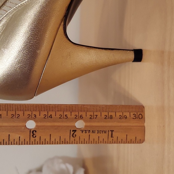 Stuart Weitzman Soft Gold Mesh and Rhinestone Detailed Pumps Size 5.5 - Picture 16 of 16